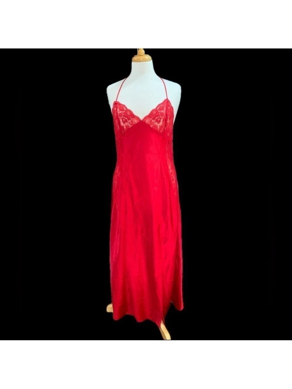 Vntg Y2K era red lace Frederick’s of Hollywood slip dress/nightie/lingerie